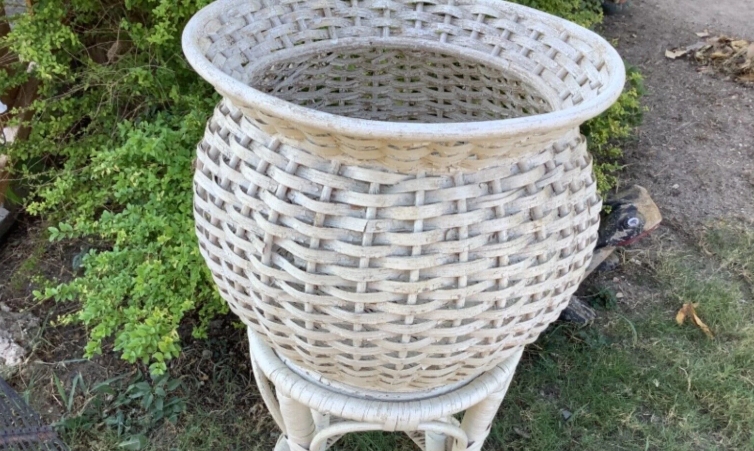 wicker plant stand