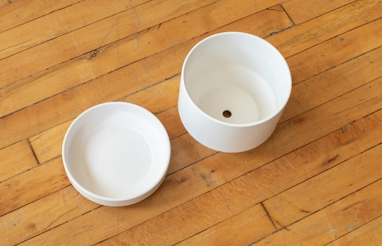 pots with drainage holes