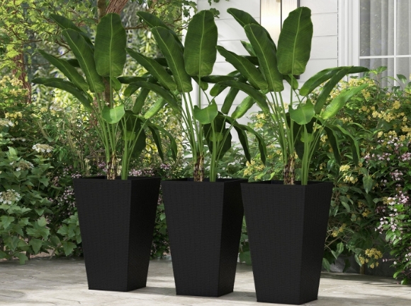 tall plant pots outdoor