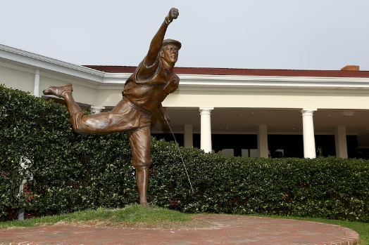 golfer statue