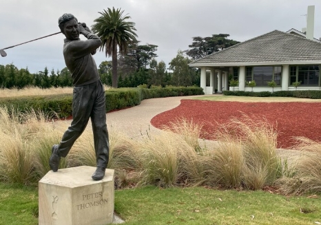 golfer statue