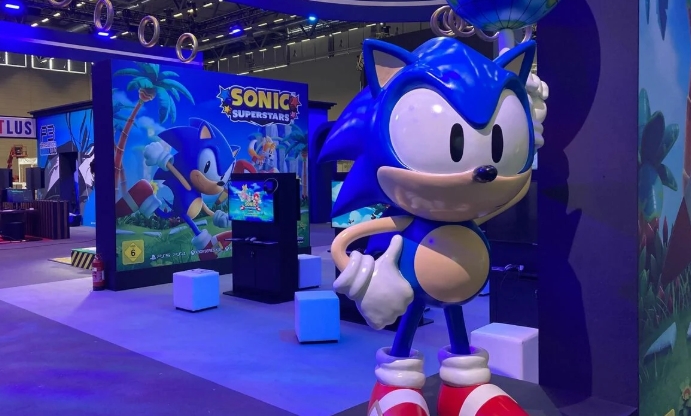 sega world sydney sonic statue