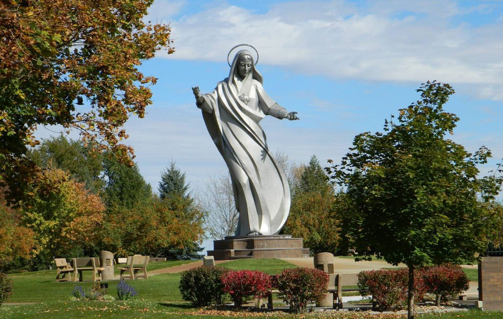 large outdoor jesus statue