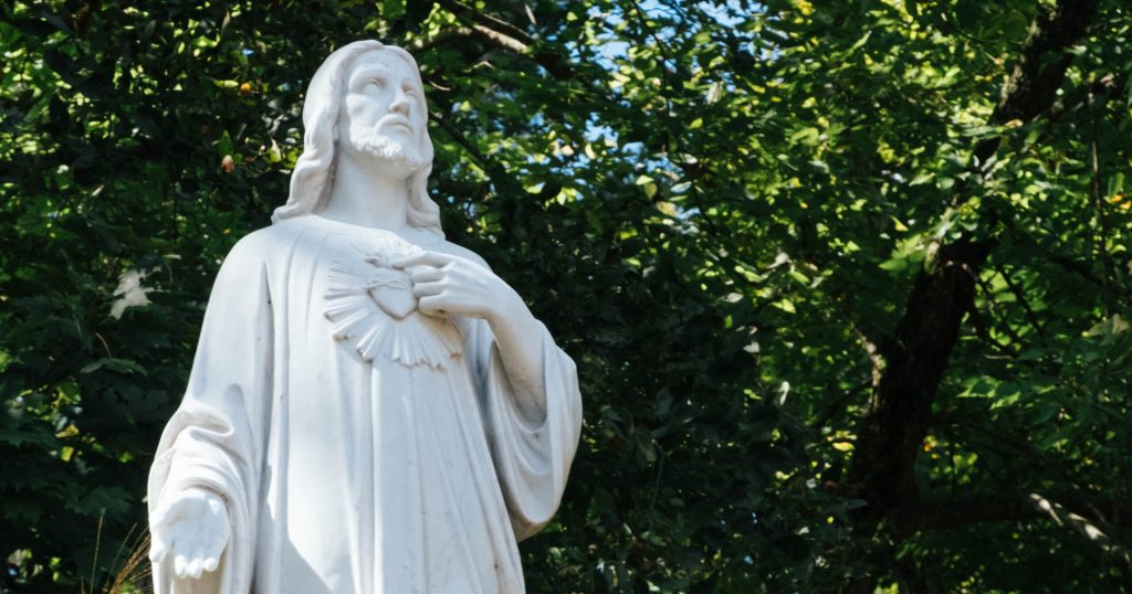 sacred heart of jesus statue outdoor